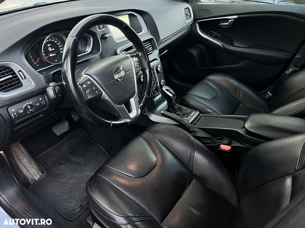 Volvo V40 D2 ECO Aut. R-Design - 11
