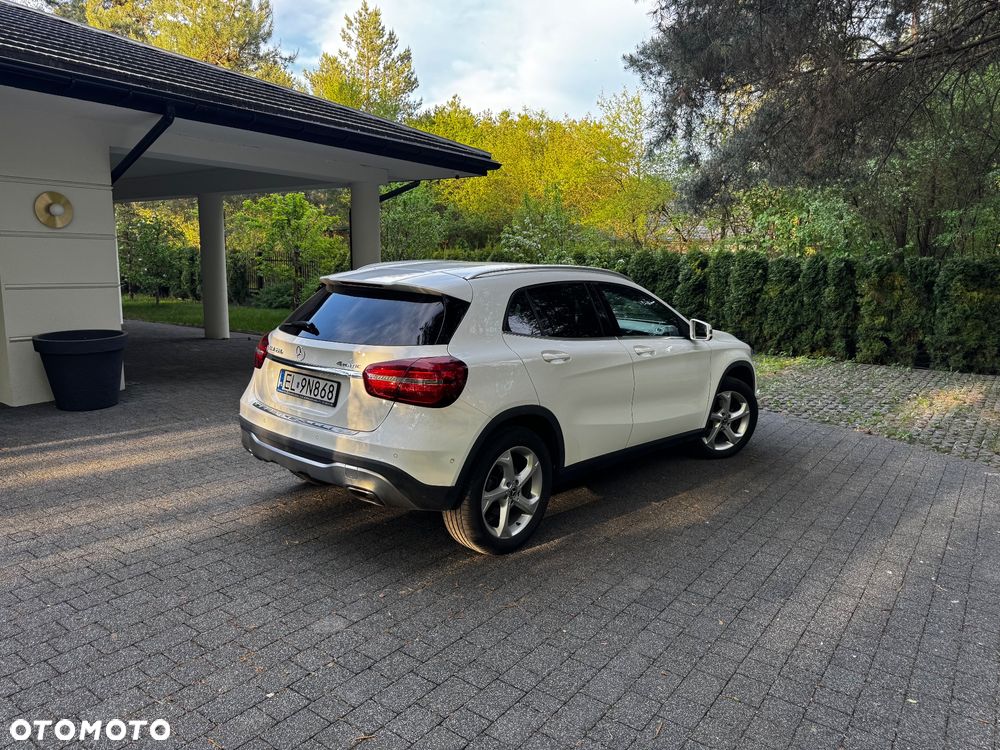 Mercedes-Benz GLA 220 4-Matic Urban - 3