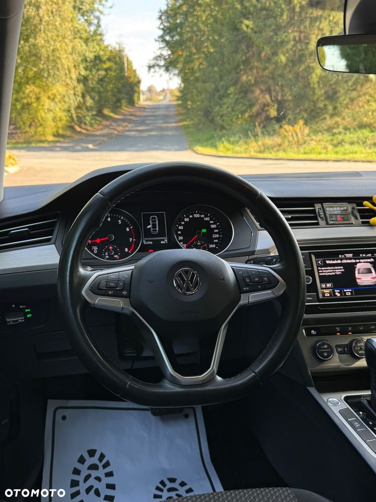 Volkswagen Passat - 25