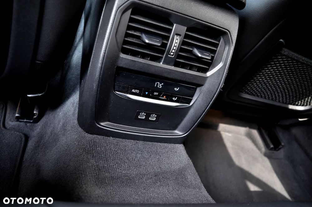 BMW Seria 3 318d Sport Line Shadow - 22
