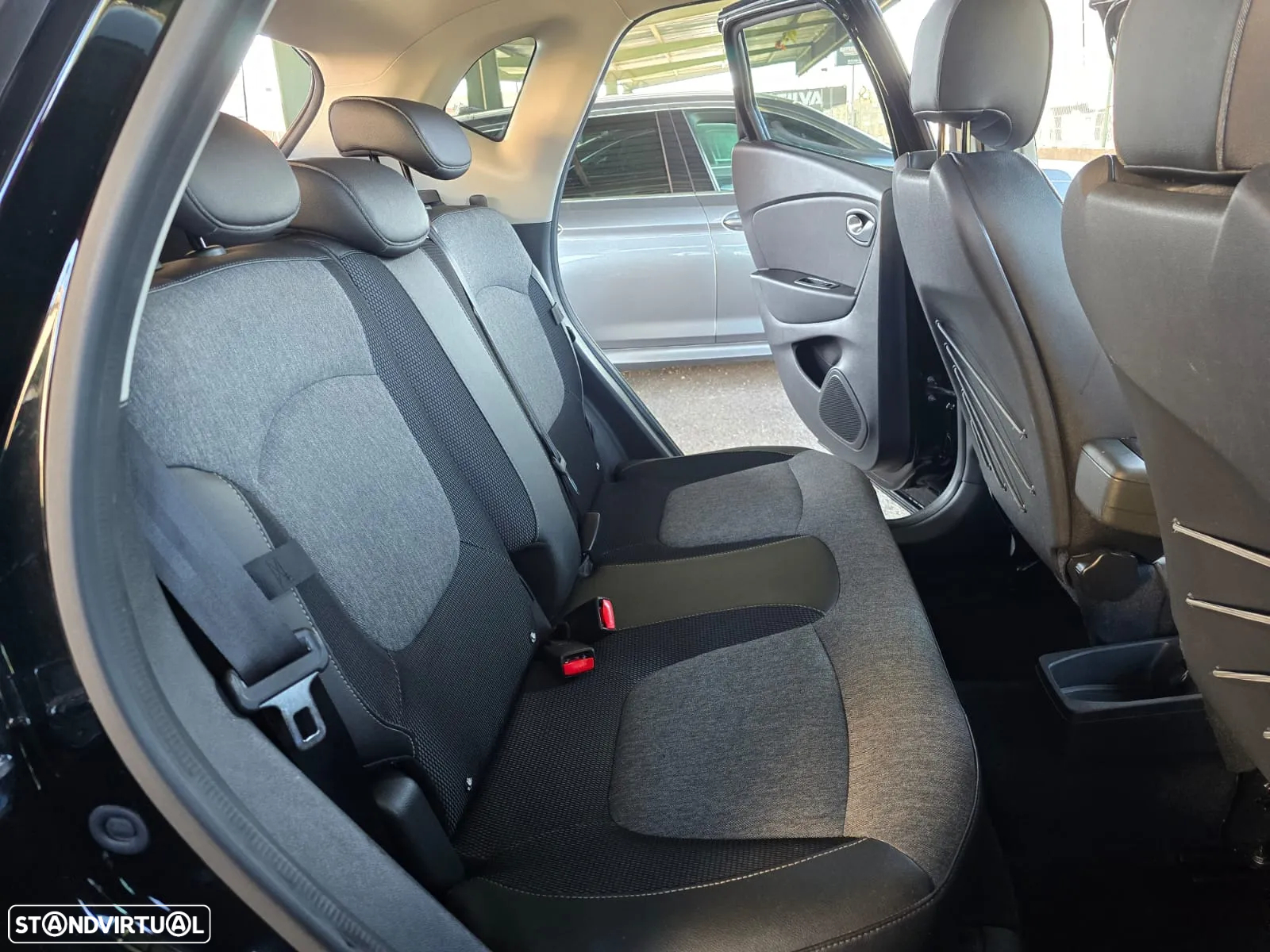 Renault Captur 1.3 TCe Exclusive - 26