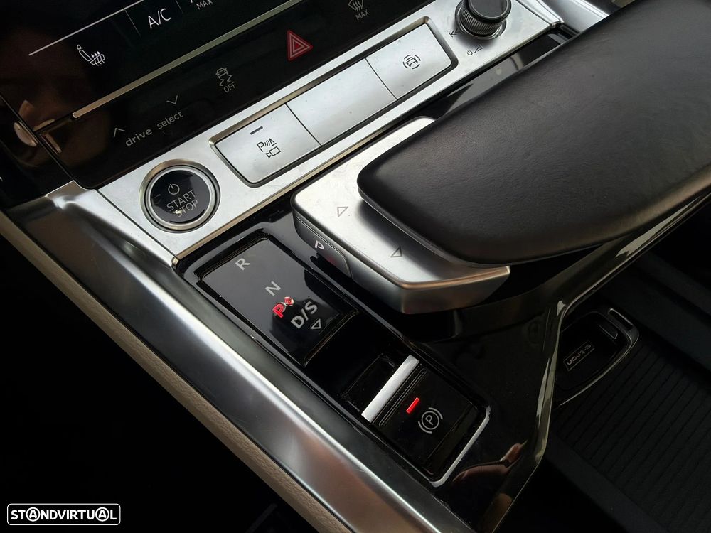 Audi e-tron 55 quattro - 32