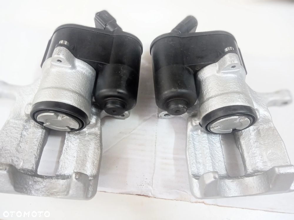 ZACISK HAMULCOWY VW PASSAT B5 B6 B7 B8 CC TIGUAN SHARAN ARTEON ALHAMBRA GOLF VII AUDI A6C6 C5 C7 A4 B8 A8 D3 D4,TT,Q3,Q5,A3,MAZDA CX5 CX7  BMW 5 F10 F11 F40  VOLVO S60 V60 XC60 XC70 V70 HYUNDAI i40,i30,KONA TUCSON KIA SPORTAGE CEED, PROCEED OPTIMA LANCIA THESIS FORD MONDEO MK4,MK5,GALAXY S-MAX RENAULT SCENIC III MEGANE III ESPACE V TALISMAN SKODA Octavia III Superb III QUAD CF MOTO LIGIER X Too NOVA MICROCAR MC1 MC2 Cargo,IVECO Seat Leon III - 13