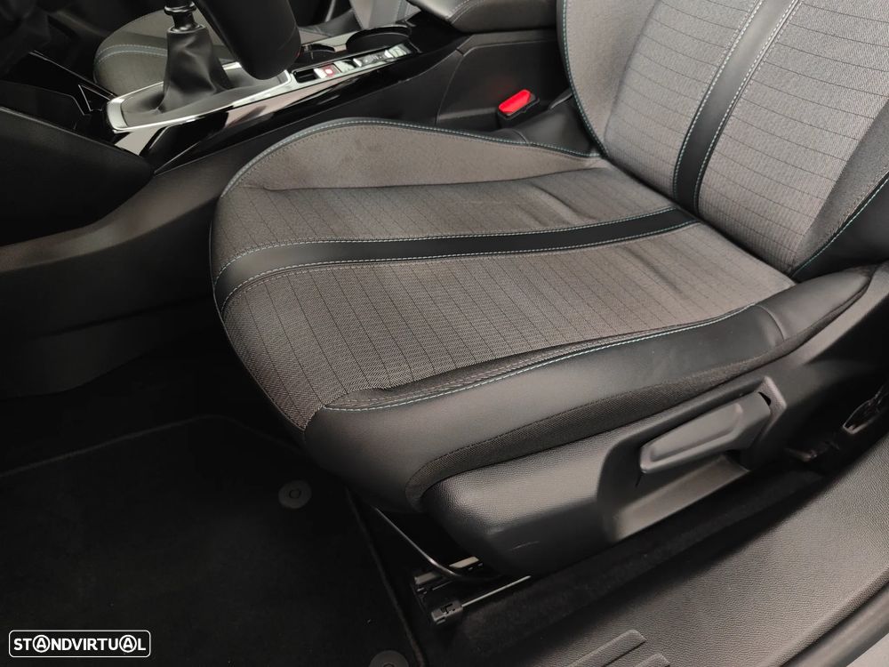Peugeot 2008 1.2 PureTech Allure - 32