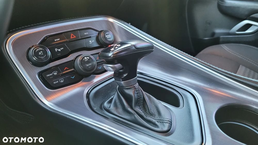 Dodge Challenger - 24