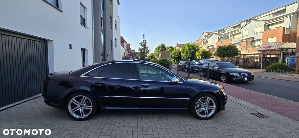 Audi A8 4.2 Quattro - 4
