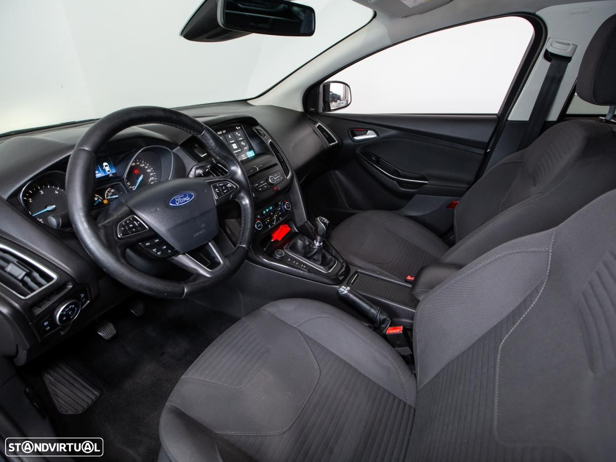 Ford Focus SW - 8