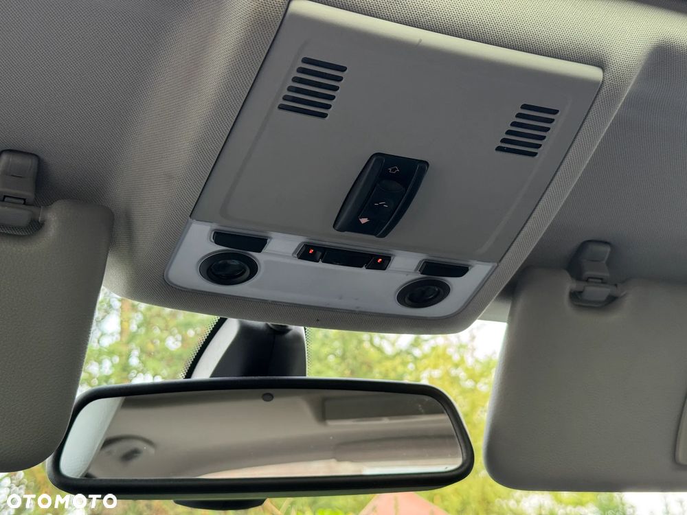 BMW Seria 3 320i - 36