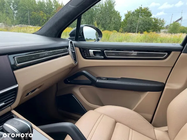 Porsche Cayenne E-Hybrid - 8