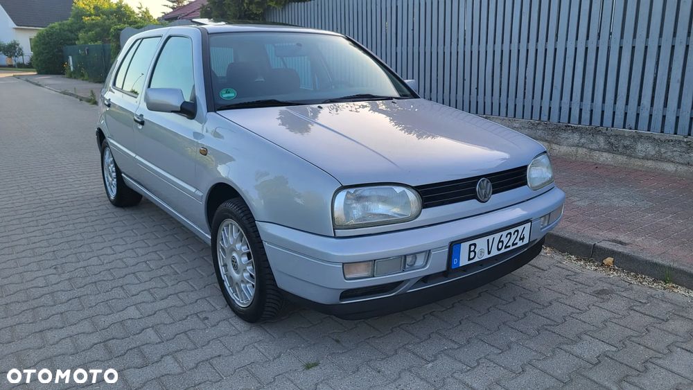 Volkswagen Golf - 2