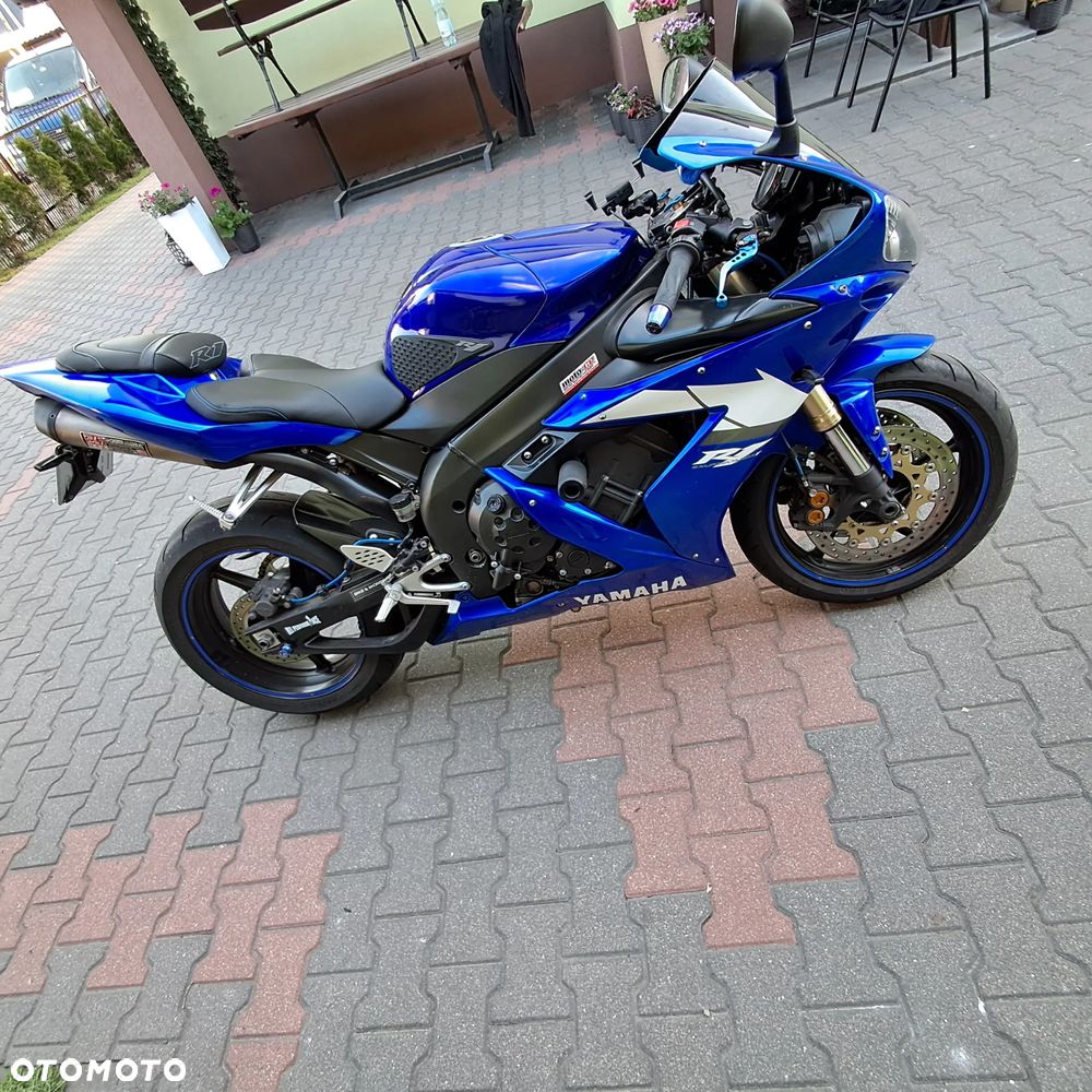 Yamaha R1 - 3