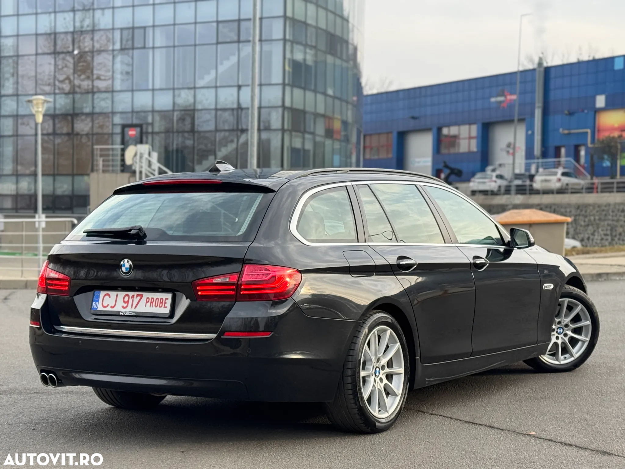 BMW Seria 5 525d Touring Aut. Luxury Line - 11