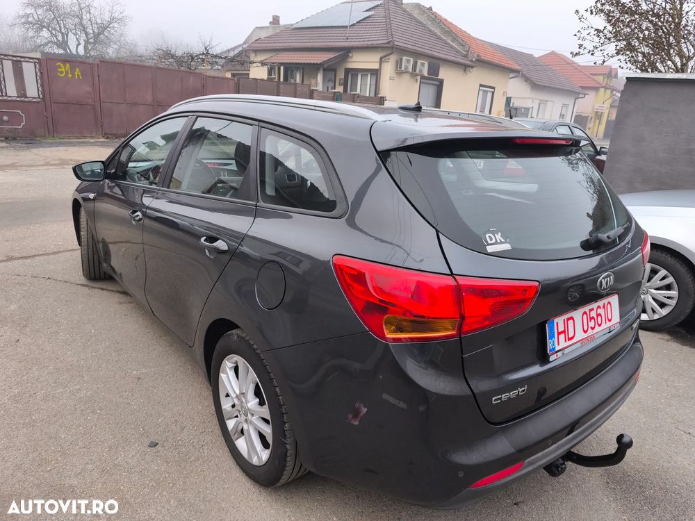 Kia Ceed 1.6 CRDi 128 ISG SW Platinum Edition - 4