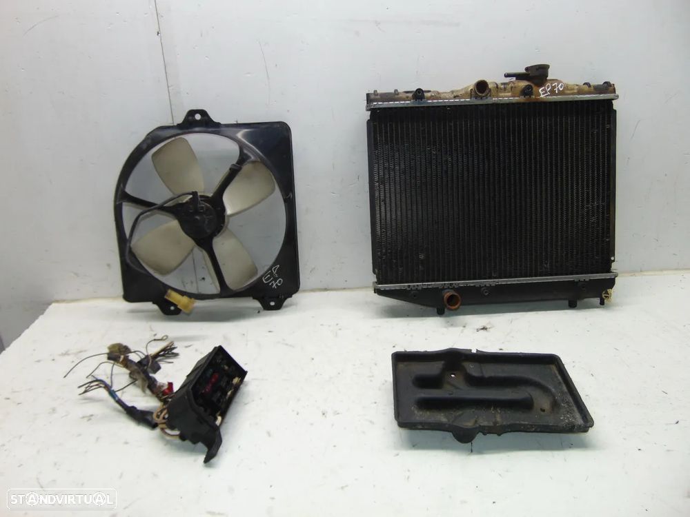 Toyota Starlet EP70 vários - 1