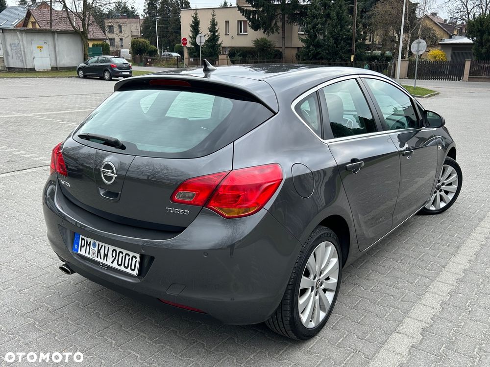 Opel Astra 1.6 Turbo Cosmo - 3