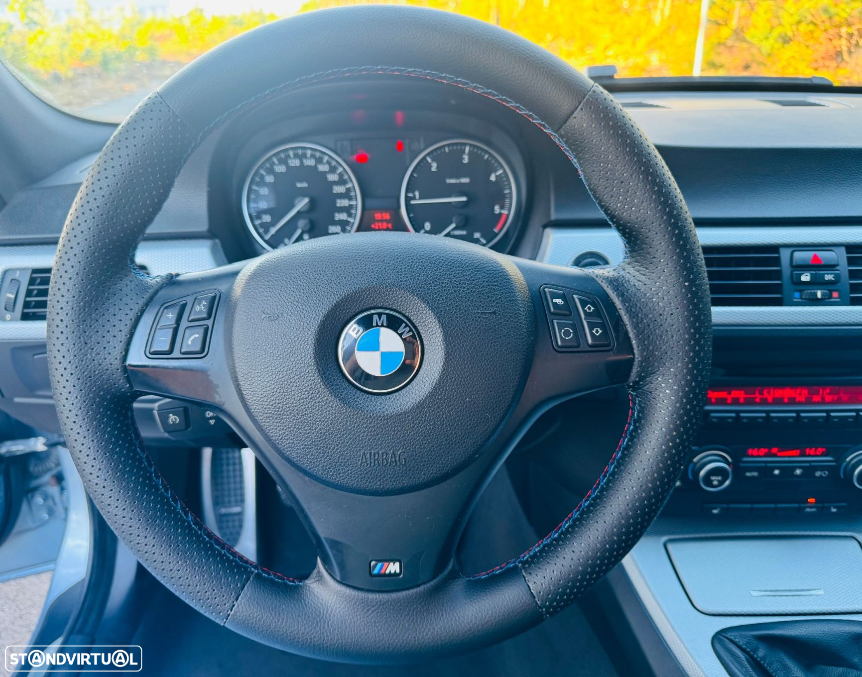 BMW 320 d Touring Pack M - 23