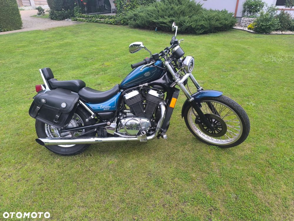 Suzuki Intruder - 13