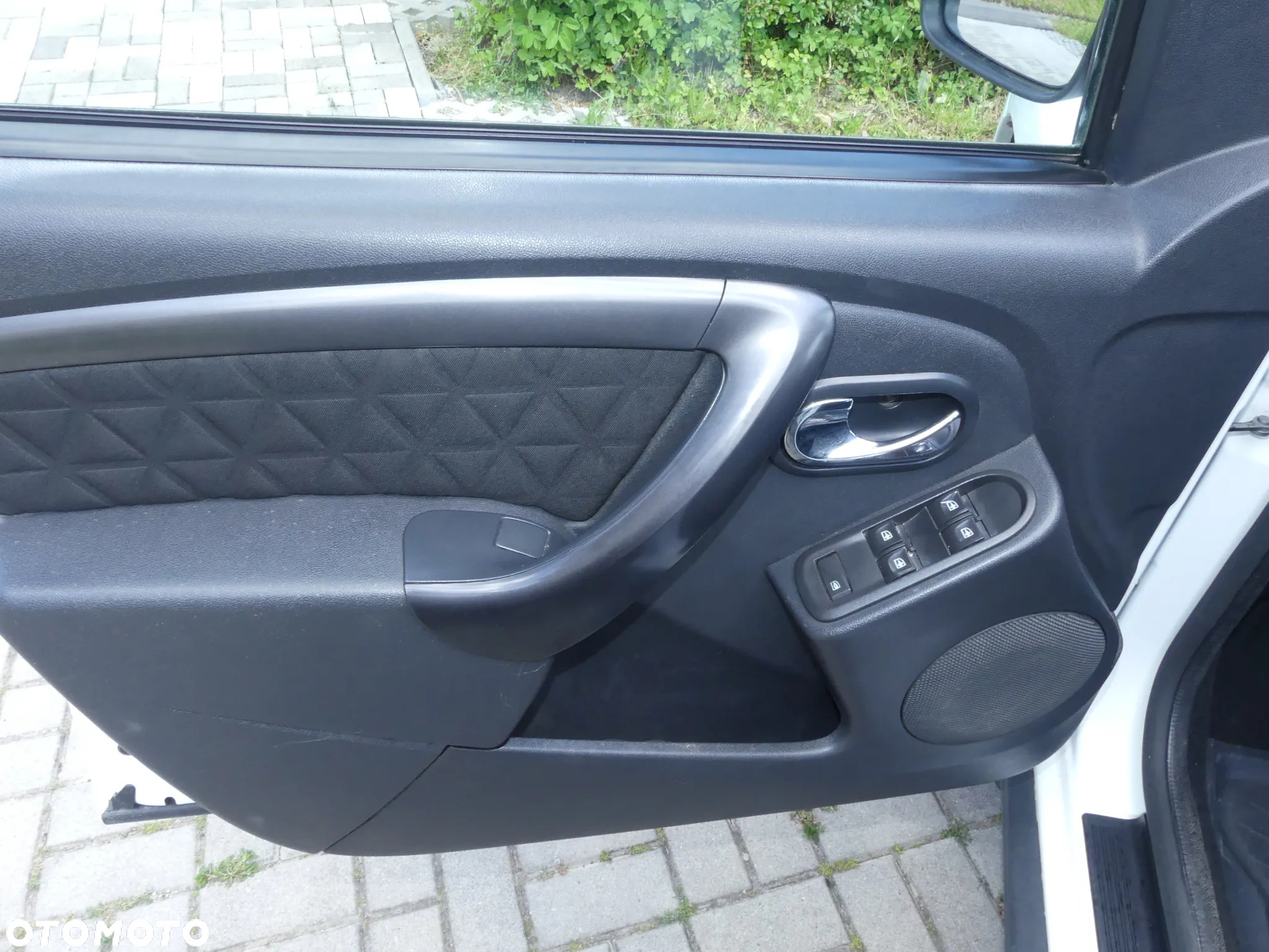 Dacia Duster 1.6 Laureate 4x4 - 17