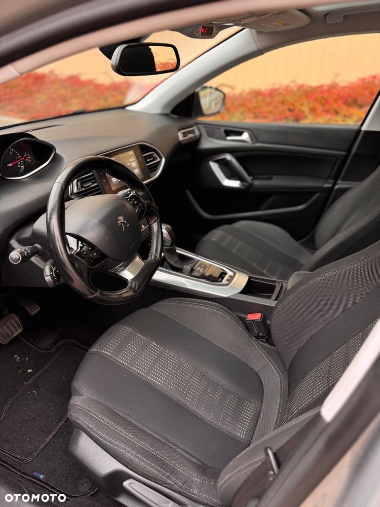 Peugeot 308 - 8