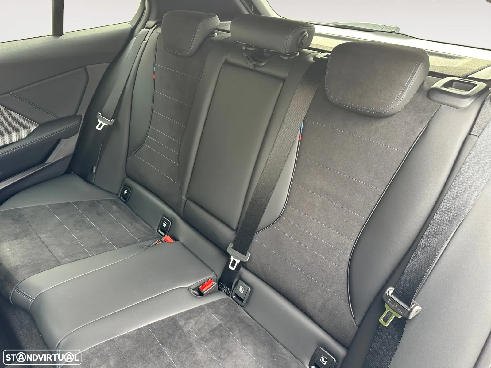 BMW 118 d Pack Desportivo M - 15