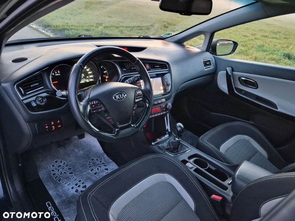 Kia Ceed 1.6 CRDi 136 ISG Platinum Edition - 15