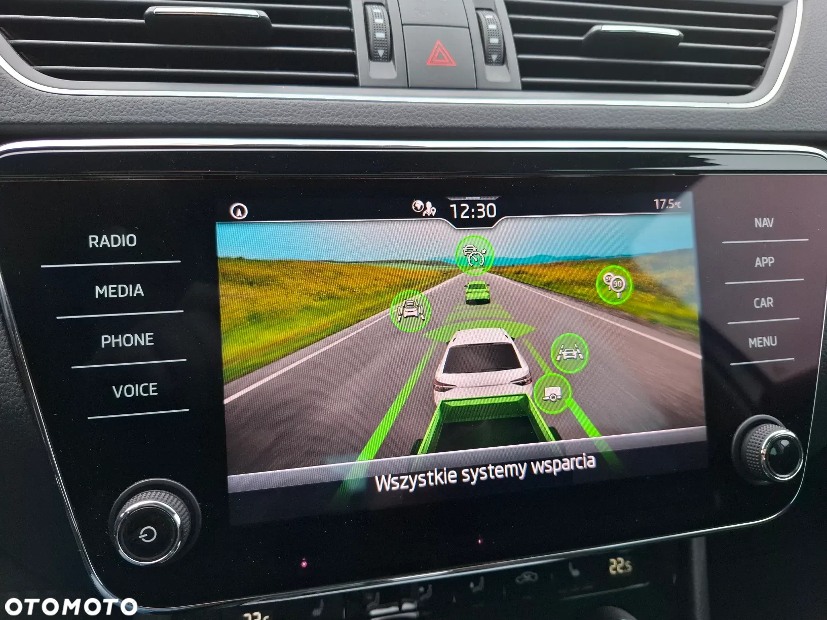 Skoda Superb Combi 2.0 TDI DSG Ambition - 27