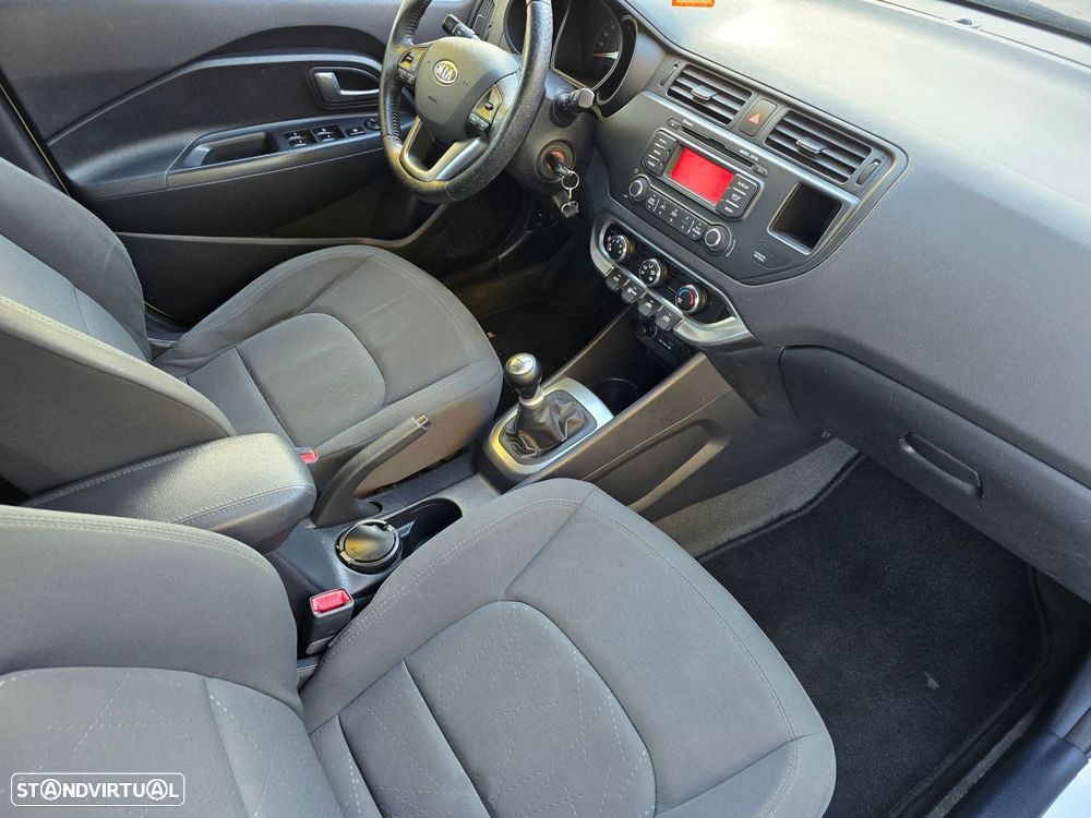 Kia Rio 1.2 CVVT LX - 24