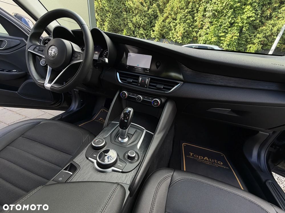 Alfa Romeo Giulia - 16