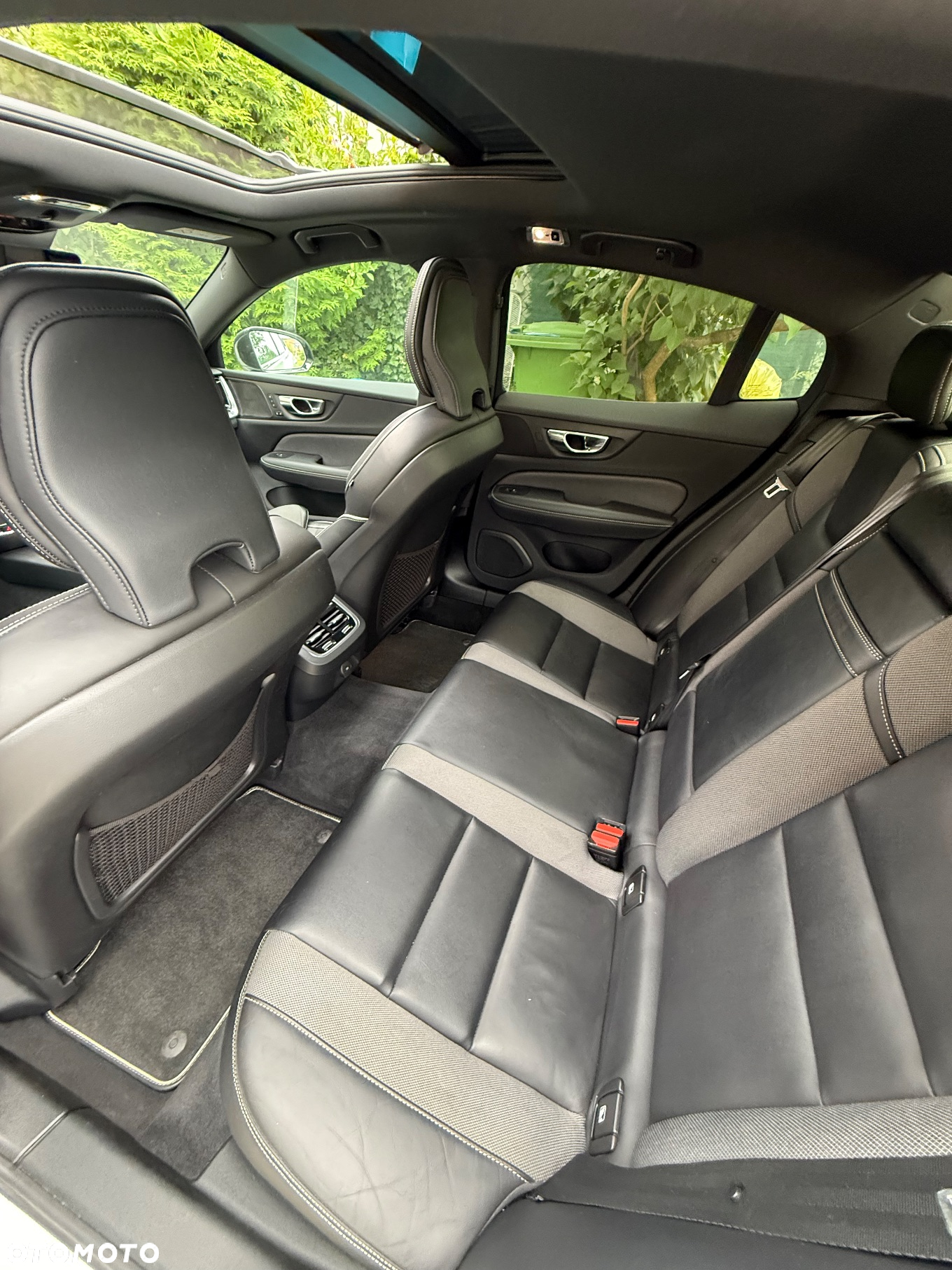 Volvo S60 B5 B R-Design - 12