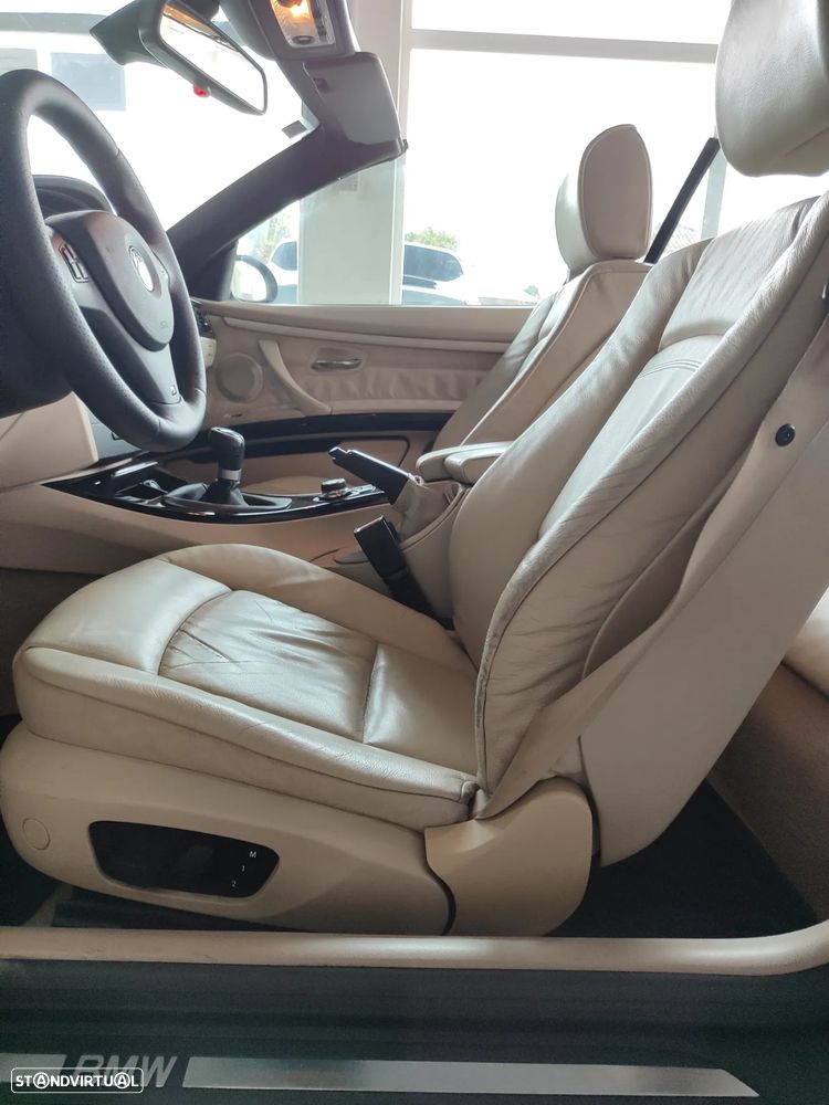 BMW 320 i M Sport Edition - 24