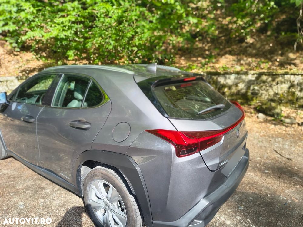 Lexus UX 250h FWD Business - 4