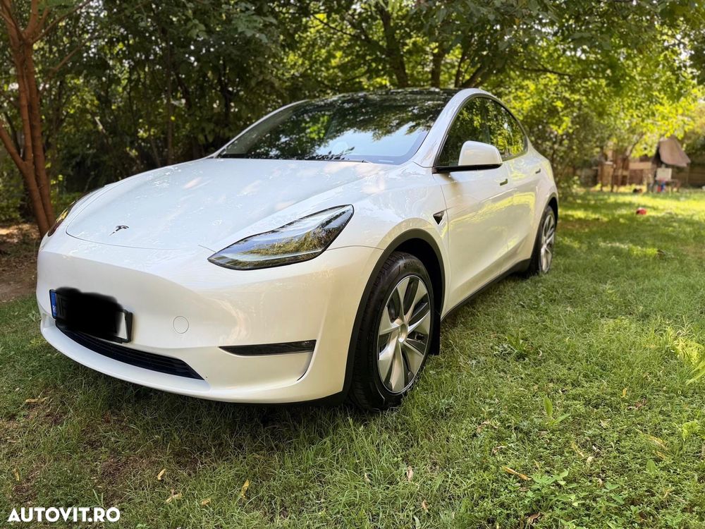 Tesla Model Y - 2