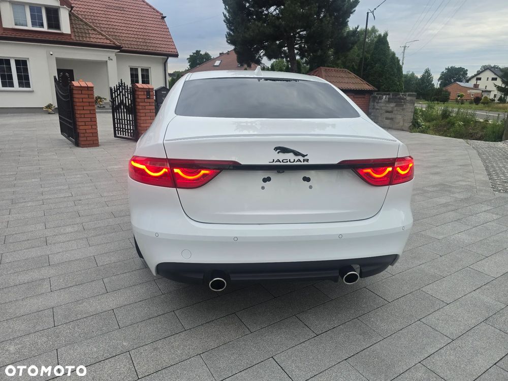 Jaguar XF 30d R-Sport - 6