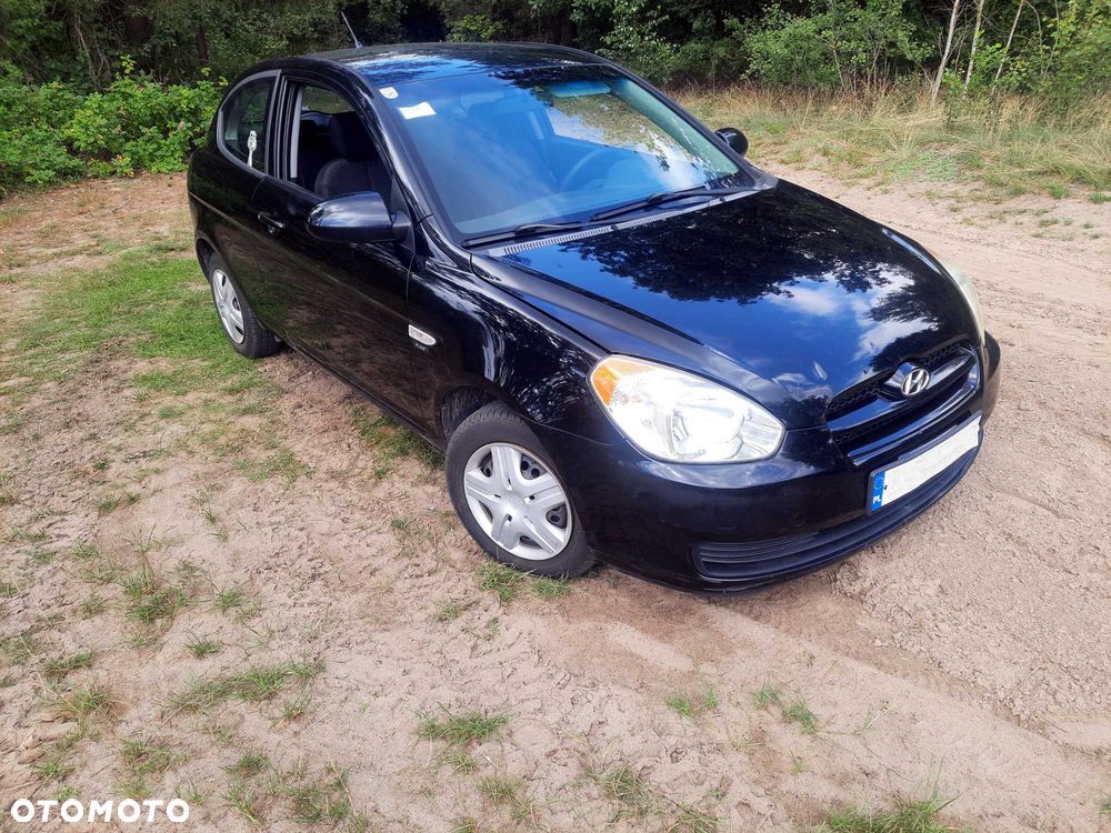 Hyundai Accent - 1