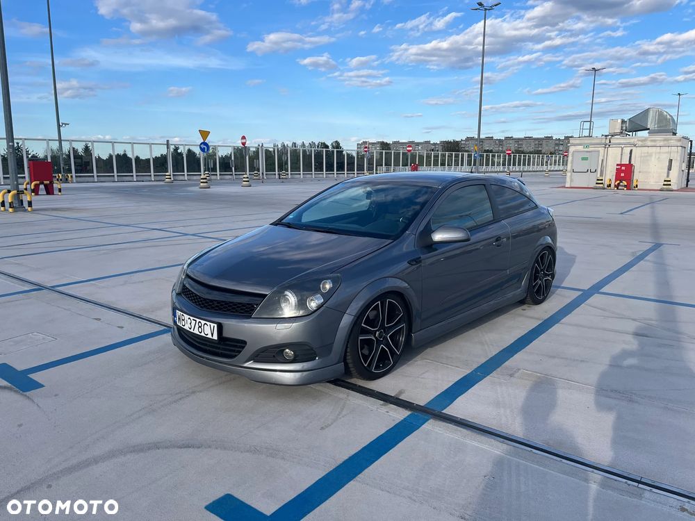 Opel Astra 2.0 T Cosmo - 11