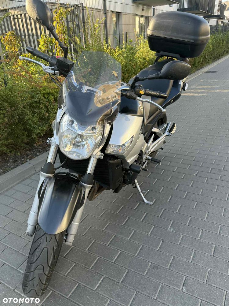 Suzuki GSR - 2