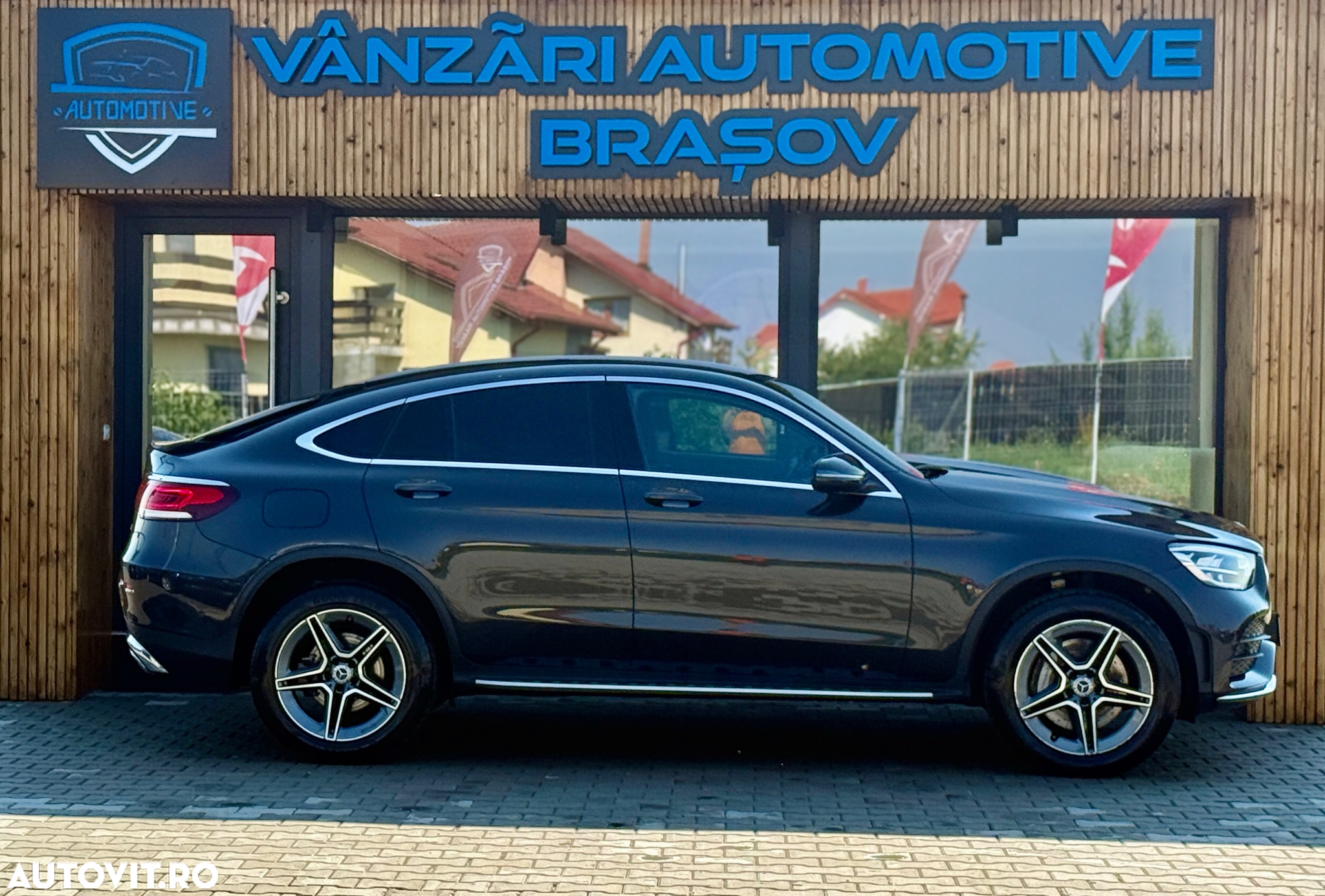 Mercedes-Benz GLC Coupe 300 e 4Matic 9G-TRONIC AMG Line - 3