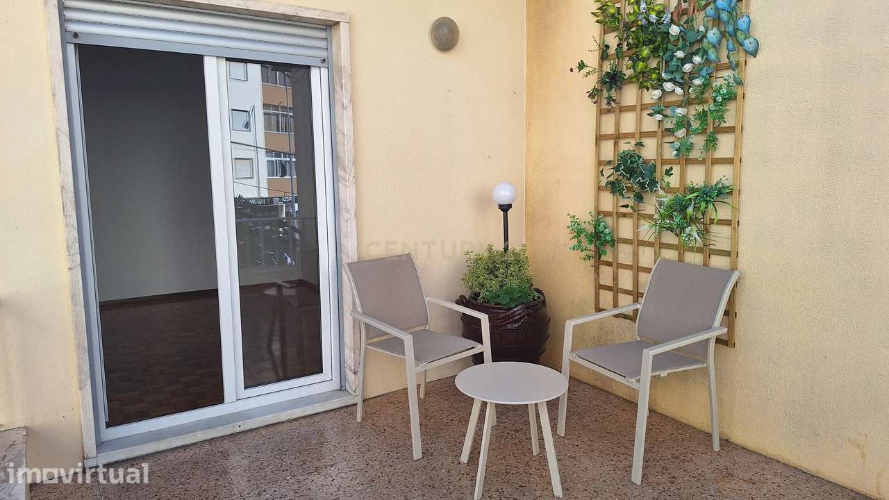 Apartamento em moradia T2 mais sotão com 27 m2 - Grande imagem: 3/19