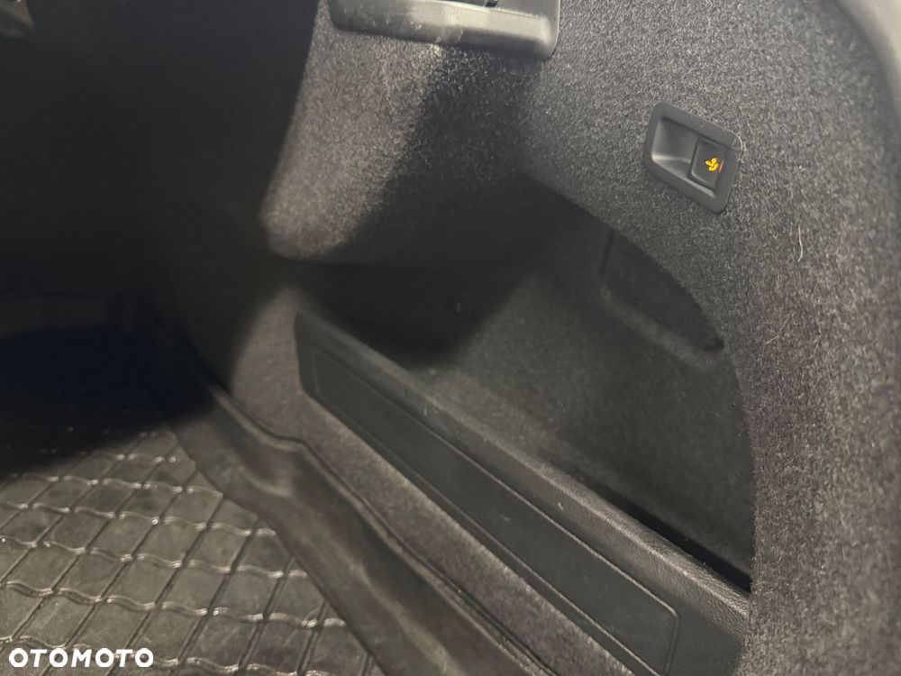 Volkswagen Passat 2.0 TSI Elegance DSG - 24