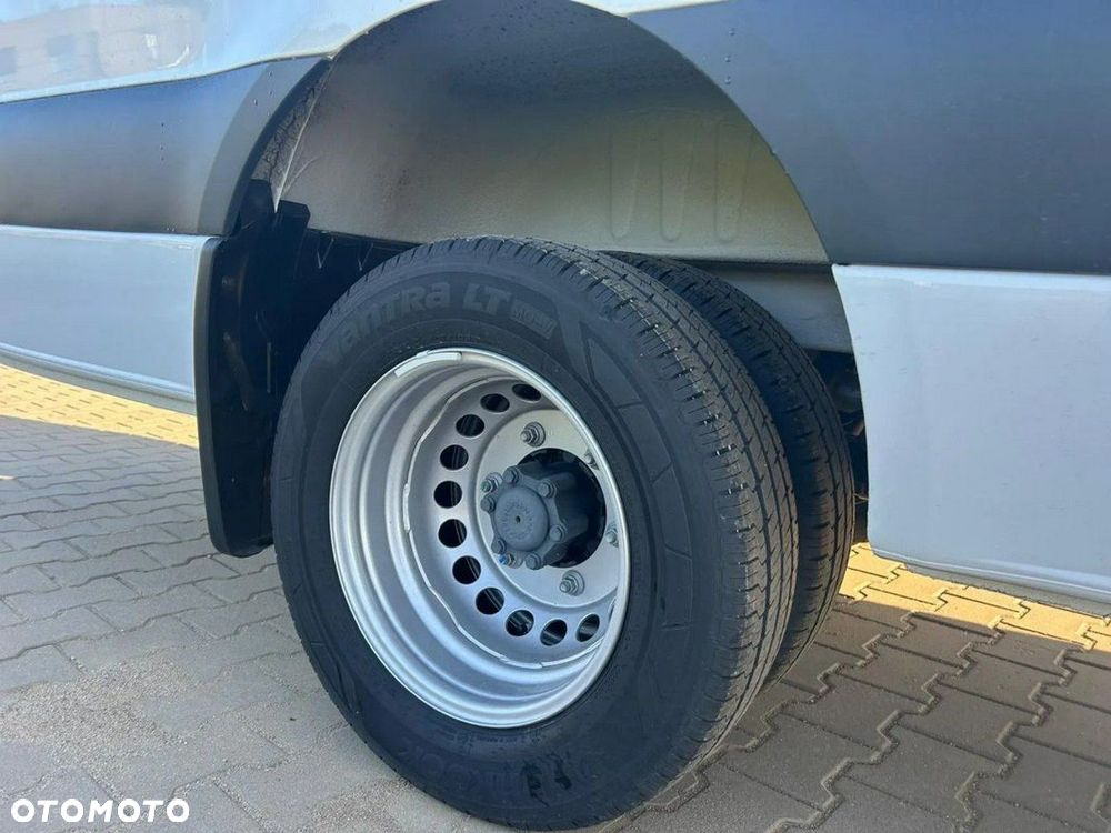 Mercedes-Benz Sprinter - 14