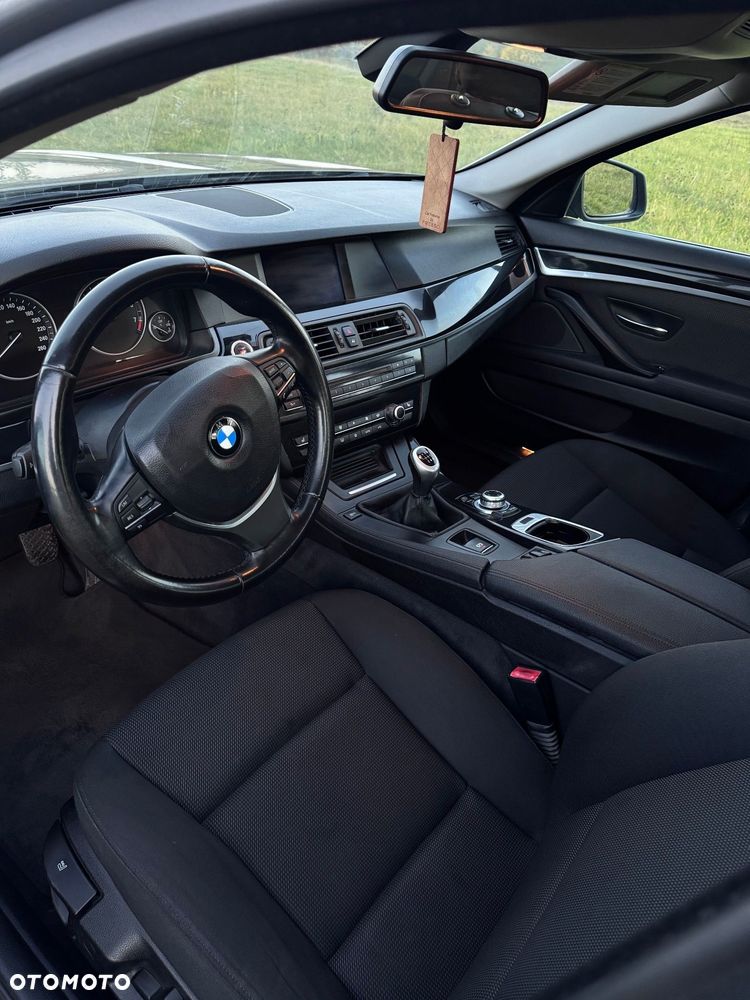 BMW Seria 5 523i - 10