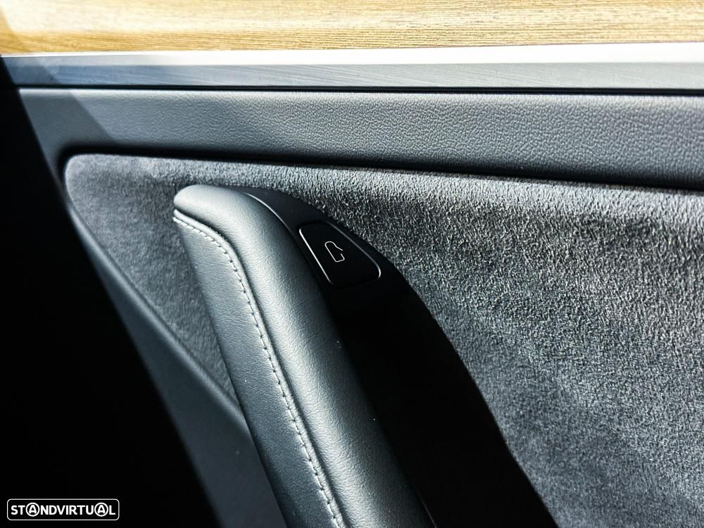 Tesla Model Y Long Range Dual Motor AWD - 34