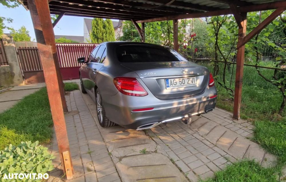 Mercedes-Benz E 220 d 4Matic 9G-TRONIC Sportstyle Edition - 4