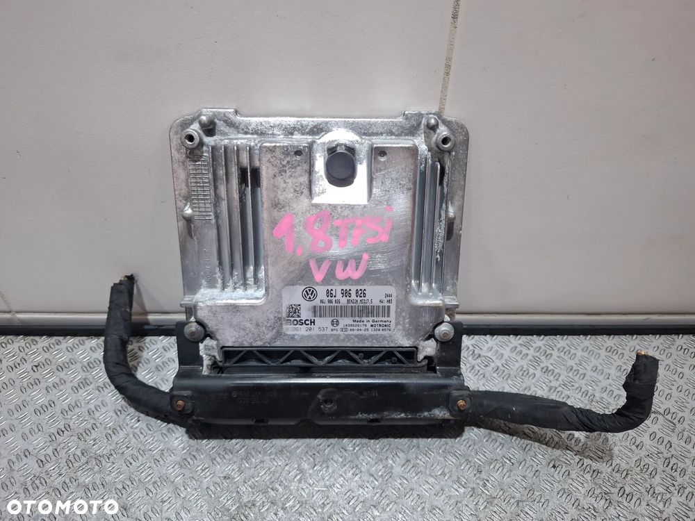 Sterownik komputer silnika 1,8 Tfsi 2009 rok Volkswagen Passat CC 2009 rok nr 06J906026 - 1