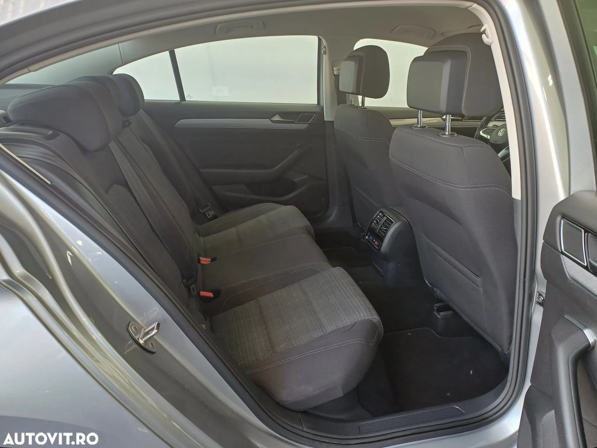 Volkswagen Passat 2.0 TDI DSG Comfortline - 33