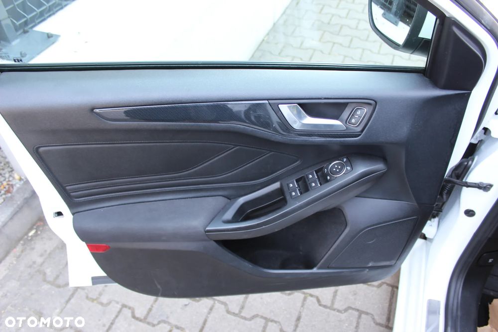 Ford Focus 2.0 TDCi ST-Line Red ASS - 17