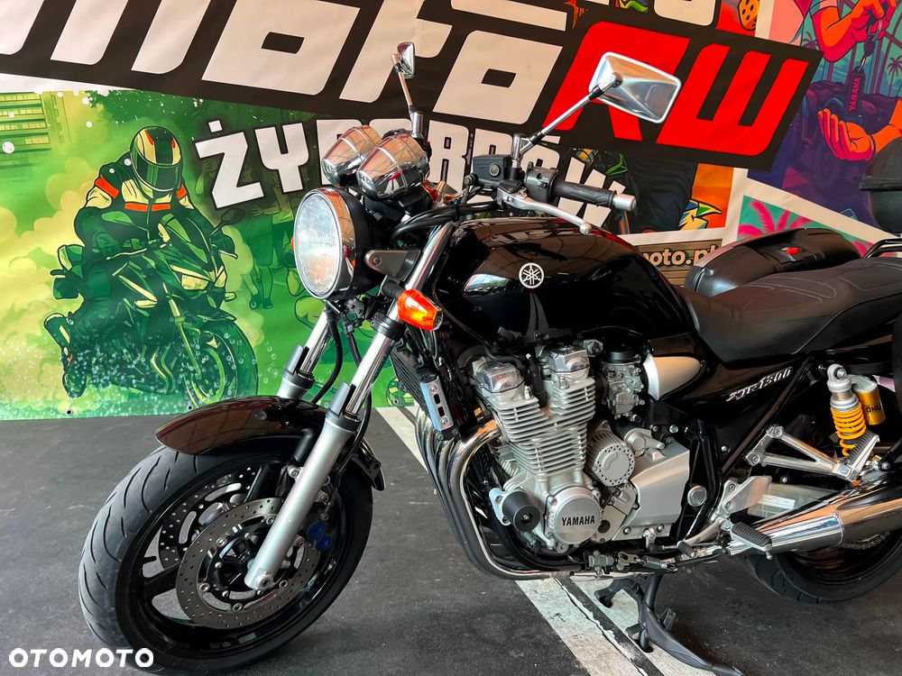 Yamaha XJR - 16