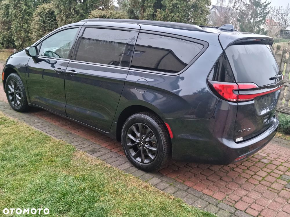 Chrysler Pacifica - 5