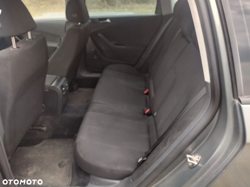 Volkswagen Passat 2.0 TDI DPF BlueMotion Technology Comfortline - 8