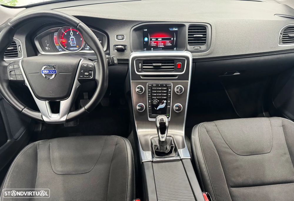 Volvo V60 2.0 D4 Momentum - 22